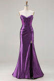 Corsé sin tirantes de sirena morado morado oscuro con cuentas y vestido largo de baile con abertura