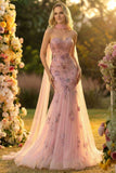 Vestido largo de graduación bordado de sirena Sweetheart Blush con bufanda en el cuello