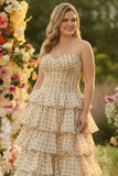 Sweetheart Línea A Vestido de graduación largo de talla grande con volantes de talla grande de albaricoque y puntos negros de nivel Sweetheart