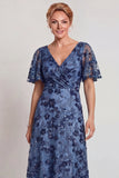 Vestido largo de madre de la novia, flor azul oscuro brillante, cuello en V, línea en A y manga