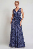 Vestido largo de Madre de la Novia con flor azul oscuro y escote en V con línea en A y moño