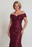 Vestido burdeos brillante de hombros descubiertos Sirena madre de la novia con lentejuelas
