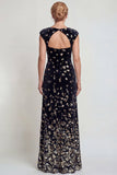 Vestido de Madre de la Novia con cuello bateau negro plateado brillante y con lentejuelas