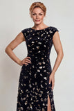 Vestido de Madre de la Novia con cuello bateau negro plateado brillante y con lentejuelas
