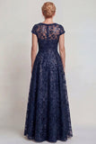 Vestido de Madre de la Novia con líneas en A con aplicación burdeos brillante