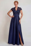 Vestido de la madre de la novia con líneas de satén y apetecido en raso