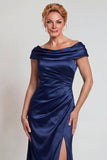 Vestido de madre de la novia de satén azul marino con abertura