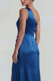 Vestido formal largo de satén de un solo hombro con funda azul oscuro