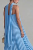 Vestido formal de chiffon azul sin tirantes plisado con una línea larga y cinta