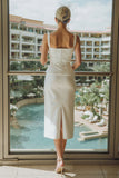 Vestido largo de novia largo de satén blanco con escote cuadrado