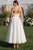 Vestido largo largo sin tirantes de encaje blanco Línea A