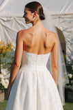 Vestido largo largo sin tirantes de encaje blanco Línea A