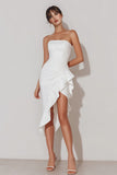 Vestido blanco de compromiso alto y bajo con volantes sin tirantes