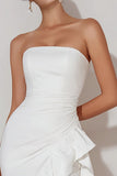 Vestido blanco de compromiso alto y bajo con volantes sin tirantes