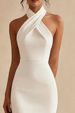 Vestido blanco sencillo con funda halter