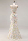 Corsé de Sirena con flor blanca y vestido largo sin tirantes y abertura