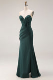 Vestido de graduación de graduación Sirena verde oscuro sin tirantes con corsé aplicado y fruncido y abertura