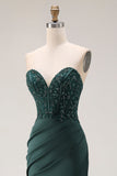 Vestido de graduación de graduación Sirena verde oscuro sin tirantes con corsé aplicado y fruncido y abertura
