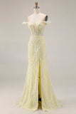Vestido largo largo de graduación Sirena con lentejuelas descubierto y amarillo claro y abertura