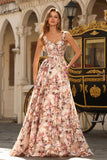 Corsé rosa con estampado floral y largo vestido de baile