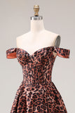 Leopardo Café: Vestido largo de graduación con una línea de hombros