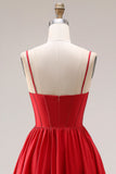 Vestido largo de graduación de fino con tirantes finos en línea A rojas con corsé y abertura