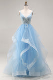Vestido largo de graduación azul celeste con escote en V y volantes con volantes