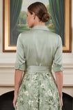 Vestido de Madre de la Novia en verde salvia estampado con lazo