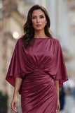 Vestido de sirena burdeos con arrugas de la madre de la novia y manga