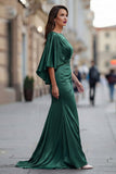 Vestido de sirena burdeos con arrugas de la madre de la novia y manga