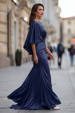 Vestido de sirena burdeos con arrugas de la madre de la novia y manga