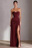 Vestido largo de satén burdeos con abertura