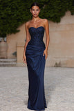 Vestido largo sin tirantes de sirena azul marino con lentejuelas