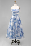 Vestido Midi fruncido sin tirantes de flor blanca azul