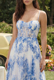 Corsé de flores blancas azules de tul con tirantes finos y vestido midi