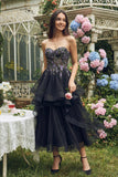 Vestido midi negro sin tirantes de organza de línea A con apliques,