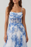 Corsé de tul de flor blanca azul con tirantes finos y vestido midi