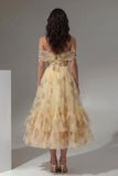 Vestido midi de tul amarillo floral al hombro descubierto con volantes