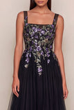 Vestido midi negro de tul con escote cuadrado y línea A con pliqueta