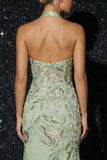 Vestido de noche de sirena con corsé de bordado verde y abertura