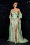 Vestido de noche con corsé sin tirantes y sirena con abertura