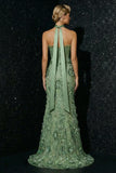 Vestido de noche de sirena sin tirantes con corsé verde bordado y volantes