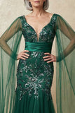 Vestido de Madre de la Novia con mangas capa de sirena brillante verde oscuro