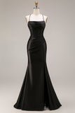 Vestido formal largo de sirena de tirantes finos de satén negro con abertura
