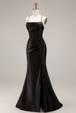 Vestido formal largo de sirena de tirantes finos de satén negro con abertura