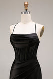 Vestido formal largo de sirena de tirantes finos de satén negro con abertura