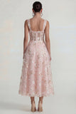 Vestido midi de corsé rosa brillante con escote cuadrado y aplicada
