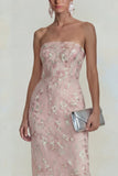 Vestido midi rosa sin tirantes con aplicada flor brillante