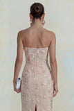 Vestido midi rosa sin tirantes con aplicada flor brillante