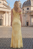 Vestido largo de graduación amarillo de un solo hombro con bordado floral